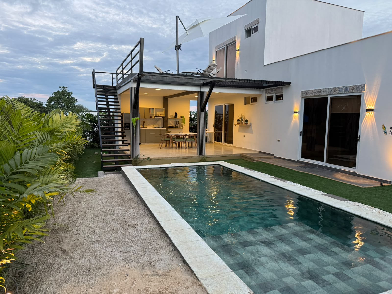 Casa de Diseño Moderno con Piscina Privada | Un espacio creado para desconectarte y disfrutar 28