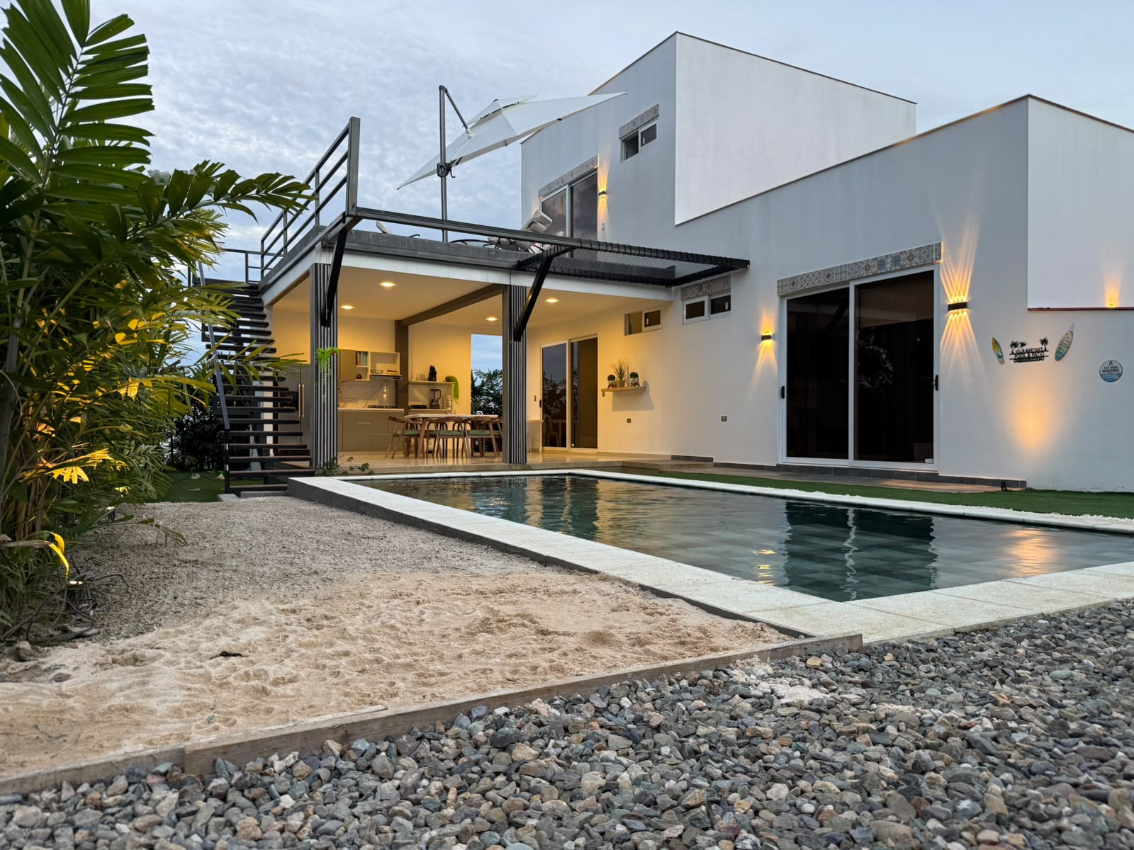 Casa de Diseño Moderno con Piscina Privada | Un espacio creado para desconectarte y disfrutar 19