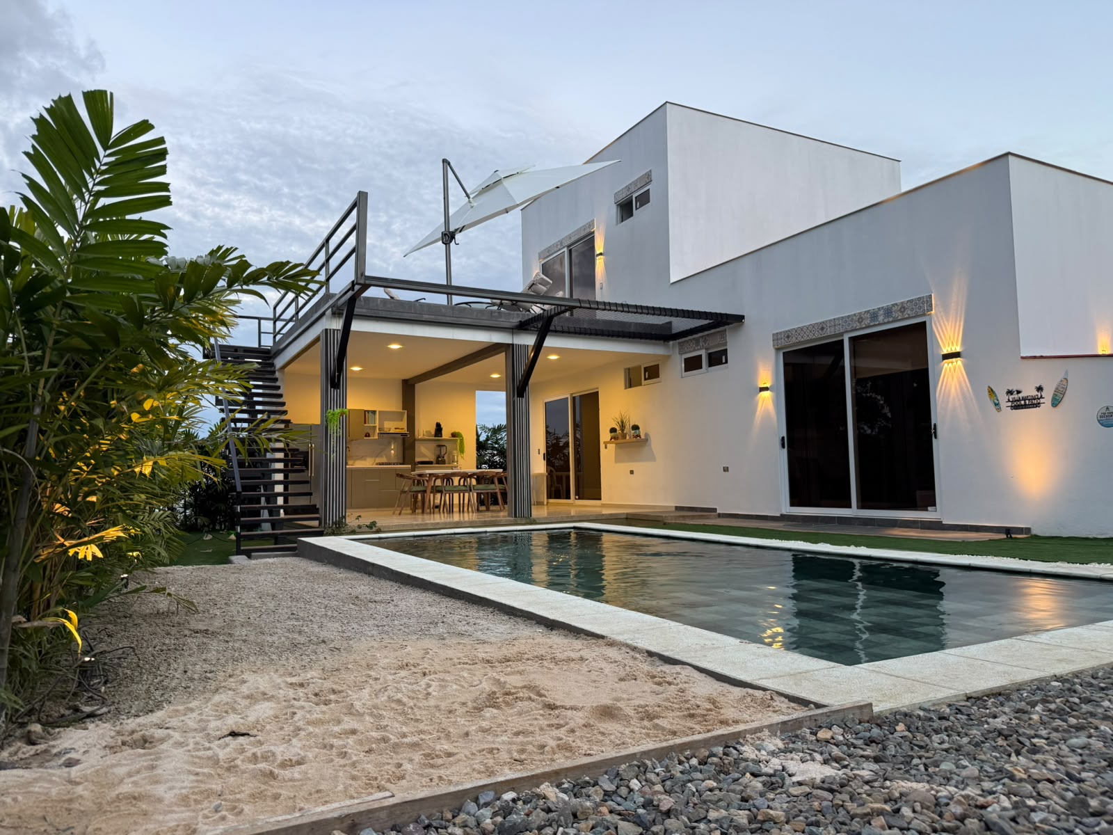 Casa de Diseño Moderno con Piscina Privada | Un espacio creado para desconectarte y disfrutar 27