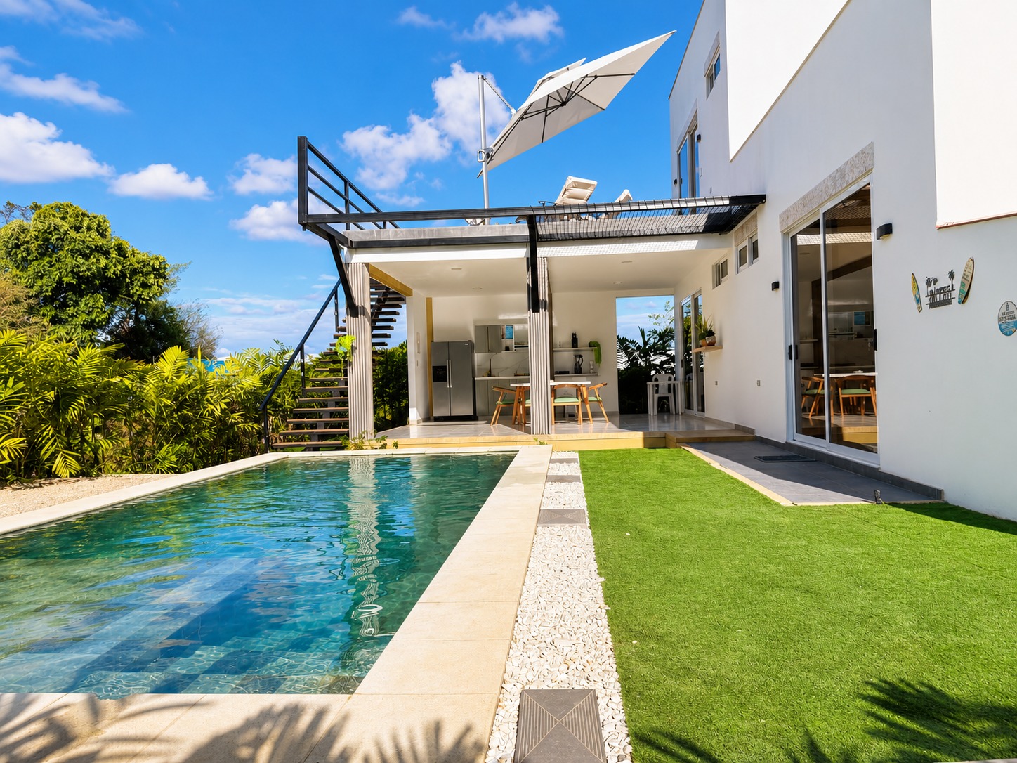 Casa de Diseño Moderno con Piscina Privada | Un espacio creado para desconectarte y disfrutar 16